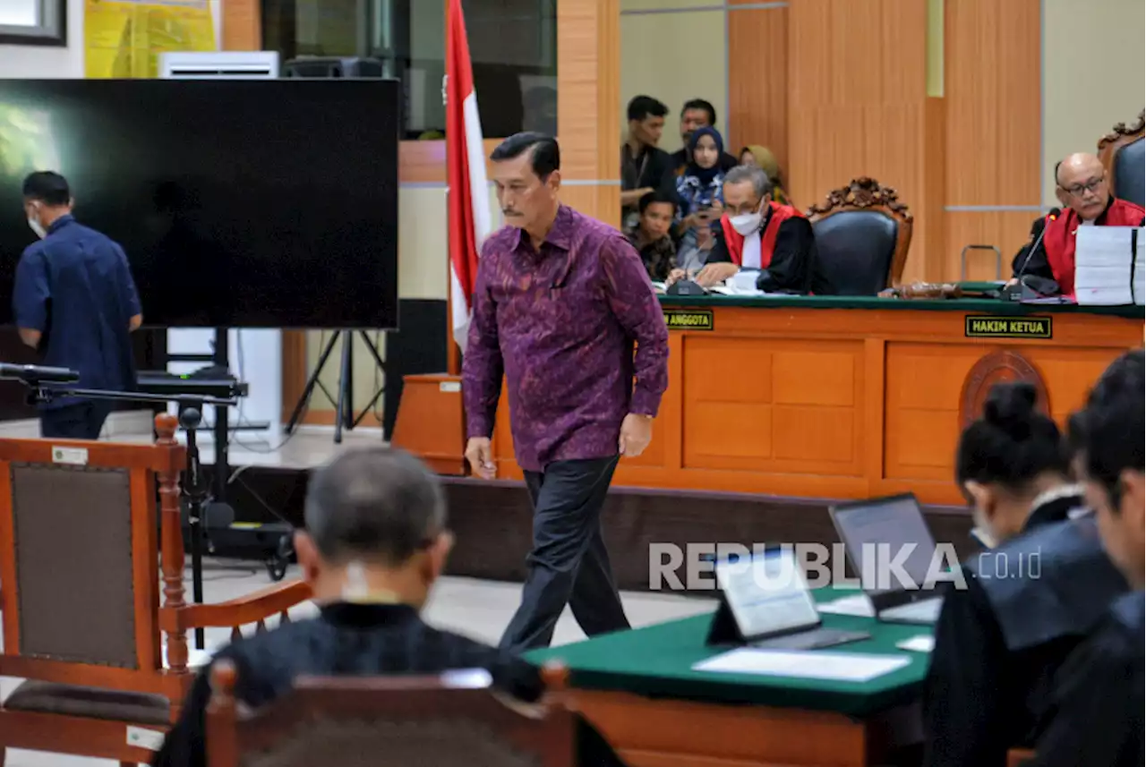 Luhut Tuduh Haris Azhar Main Saham, Pengacara: Skenario Pengalihan Isu |Republika Online