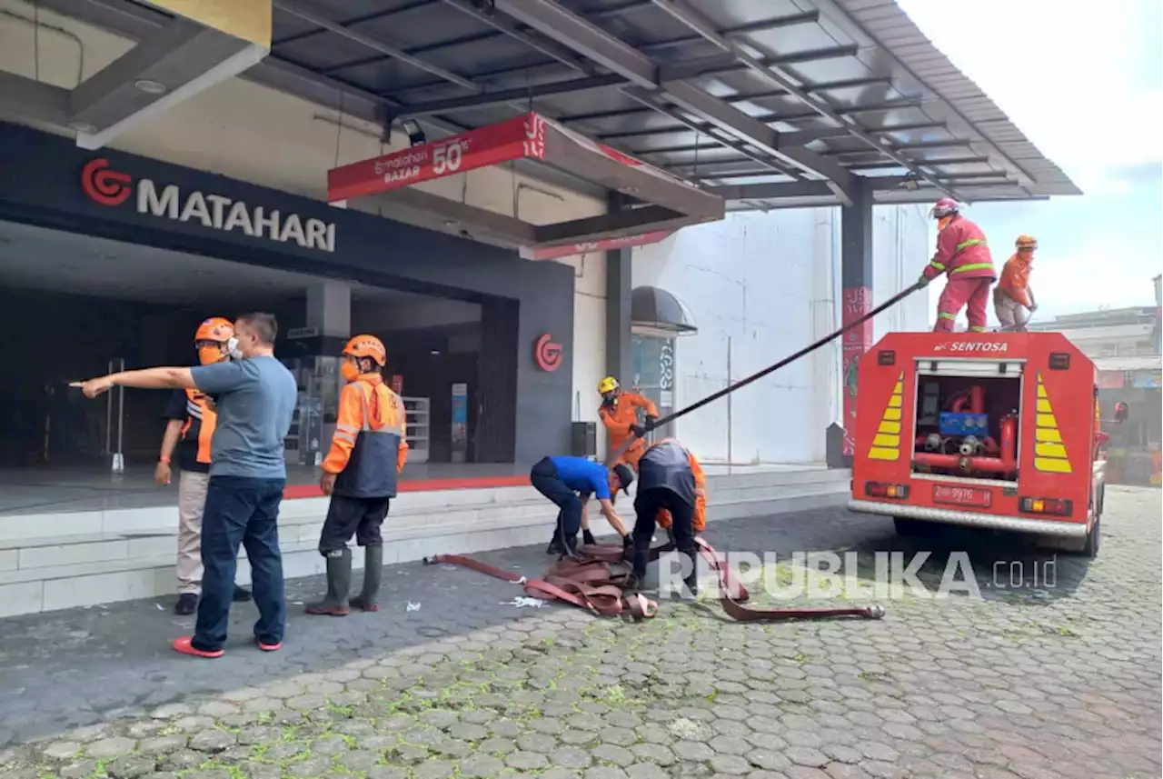 Pusat Perbelanjaan Matahari Kebakaran, BPBD: Tidak Ada Korban |Republika Online