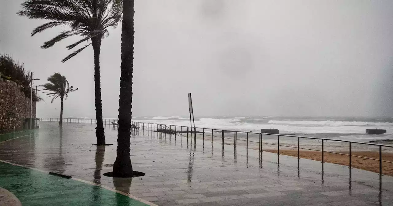 Warning to Irish holidaymakers as Storm Oscar continues to rage across Portugal