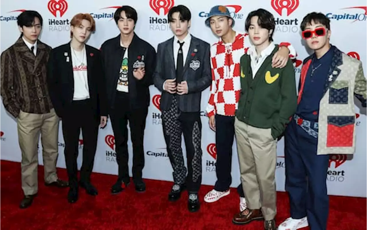 BTS, testo e traduzione del singolo celebrativo Take Two