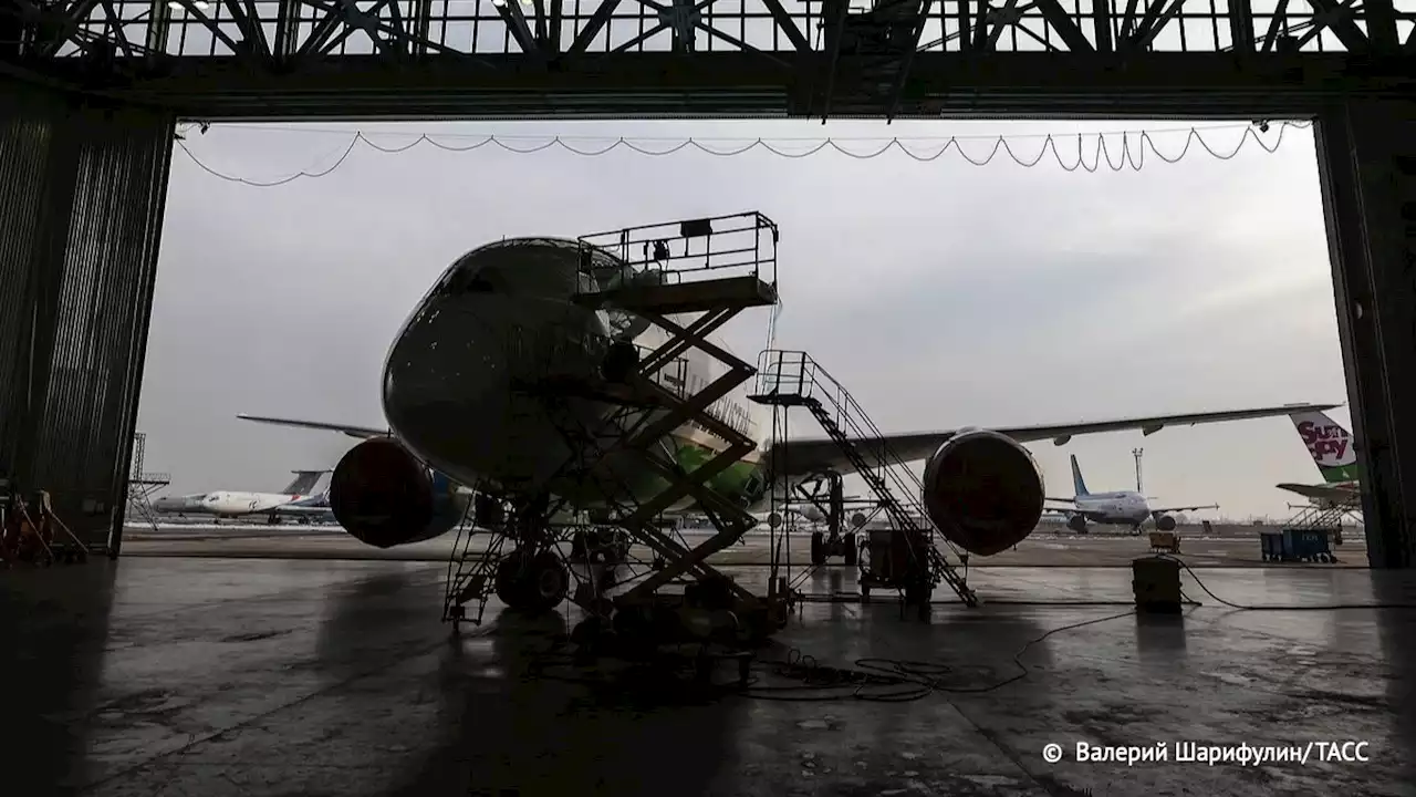 В Минтрансе заявили, что часть российских самолетов продолжает обслуживаться за рубежом