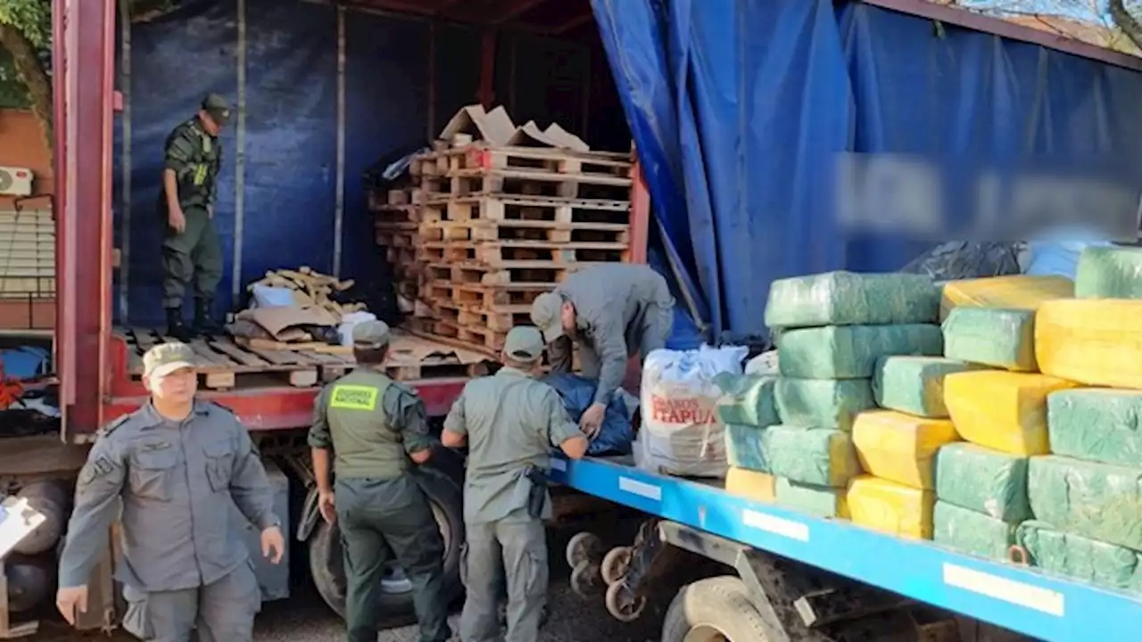 Secuestran más de 2.300 kilos de marihuana y detienen al conductor de un camión en Corrientes