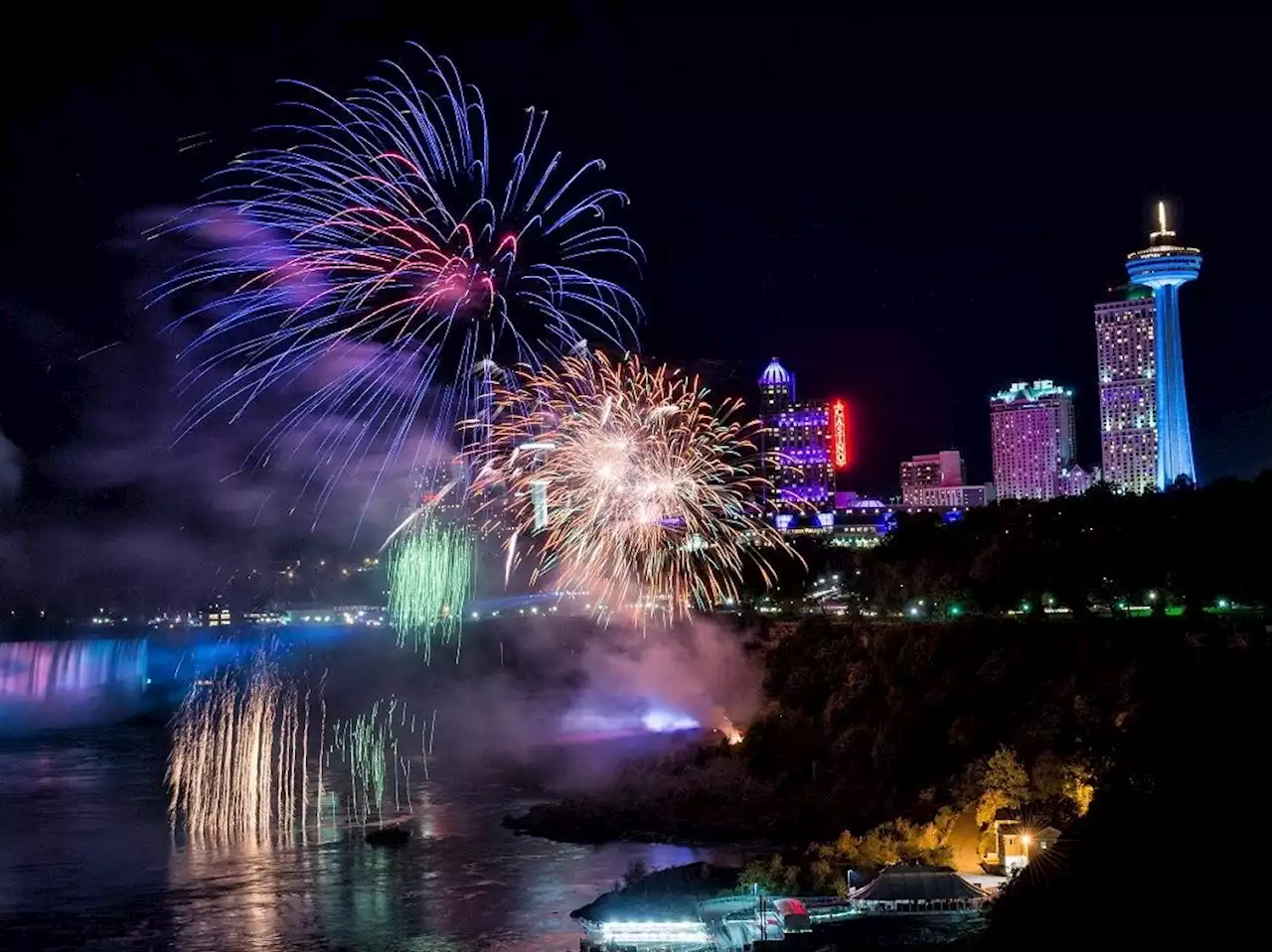 Niagara Falls fireworks displays halted over wildfires, poor air quality