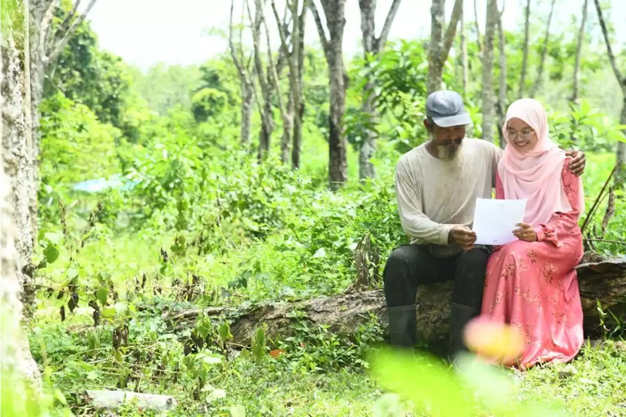 Anak bawa keputusan 9A jumpa bapa di kebun getah