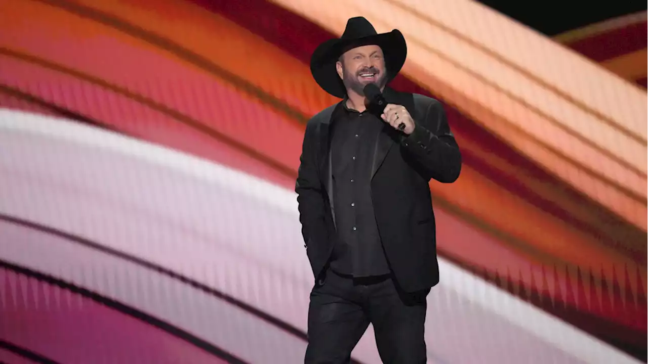 Garth Brooks stands up for inclusivity, keeps Bud Light on tap at his Nashville bar