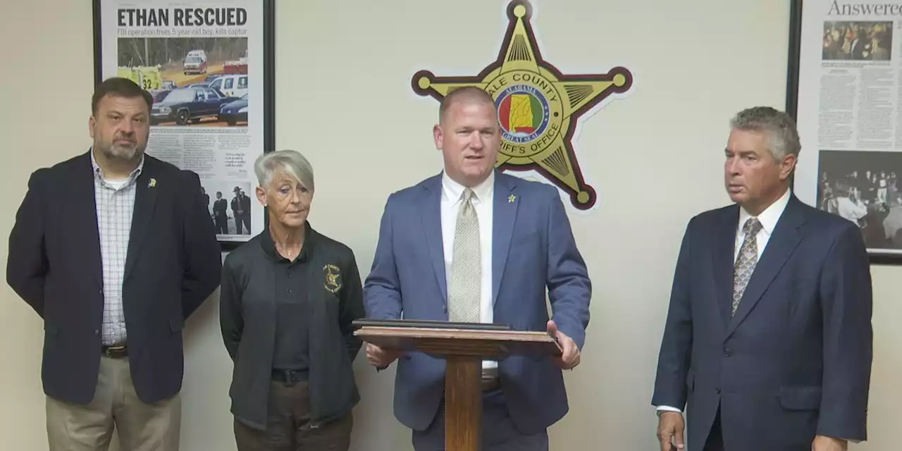 Dale sheriff’s clerk honored for keeping children safe