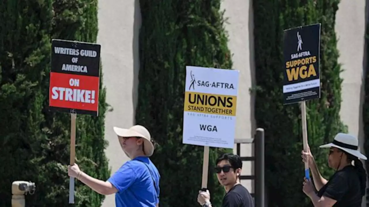 Hollywood actors' unions extends contract negotiations