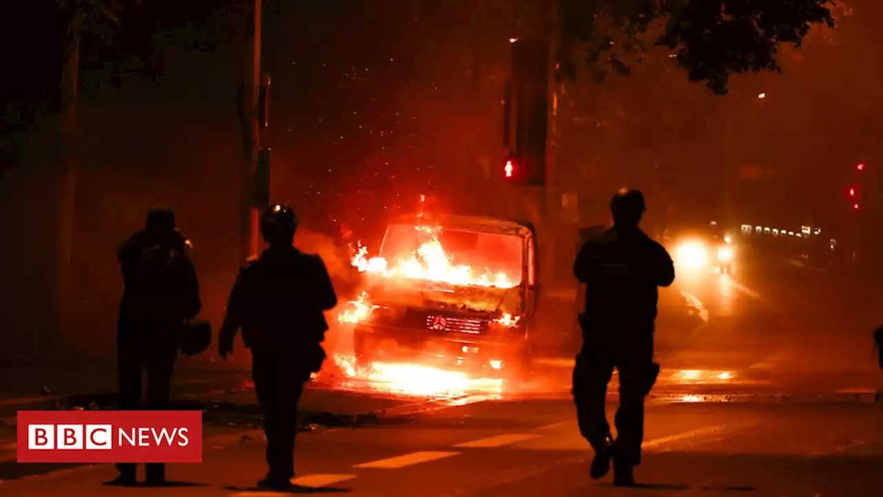 Mais de 1.000 pessoas são presas em mais uma noite de protestos na França - BBC News Brasil