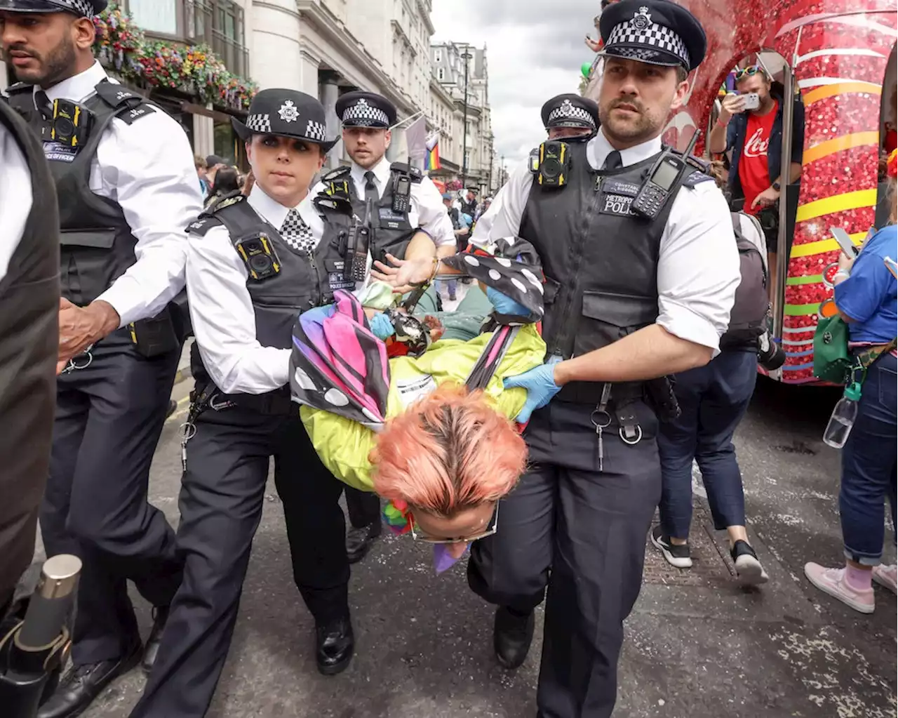 Ärger über LGBT+-Community: Klimaaktivisten blockieren Pride-Parade in London