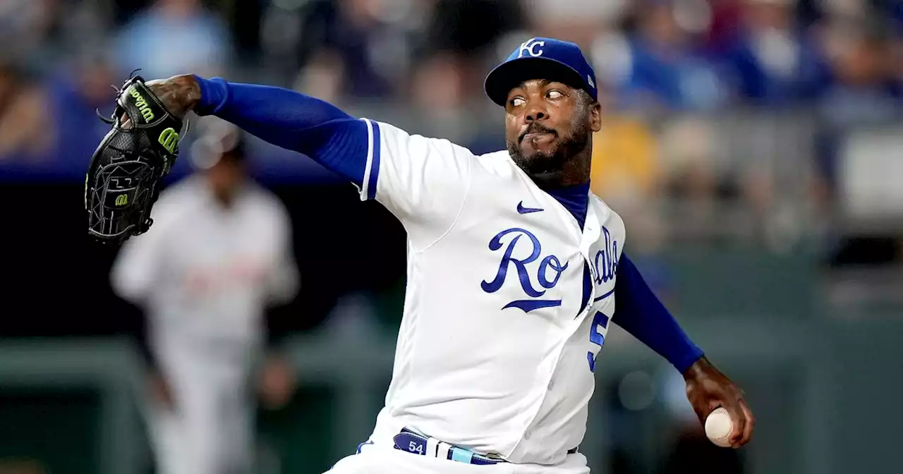 Rangers acquire flamethrowing LHP Aroldis Chapman from Royals in exchange for Cole Ragans