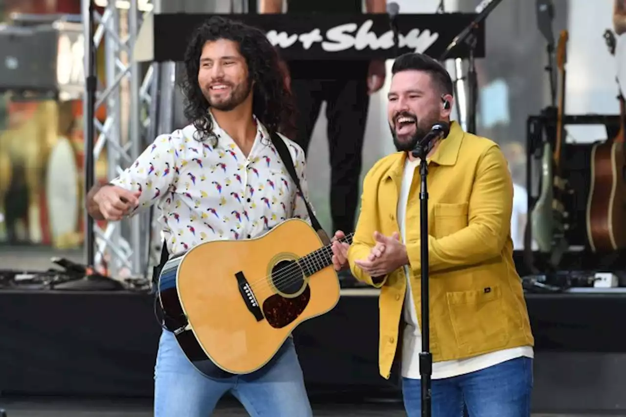 ‘The Voice’: Dan + Shay Celebrate The First-Ever Double Coaches Chair In Season 25 Sneak Peek