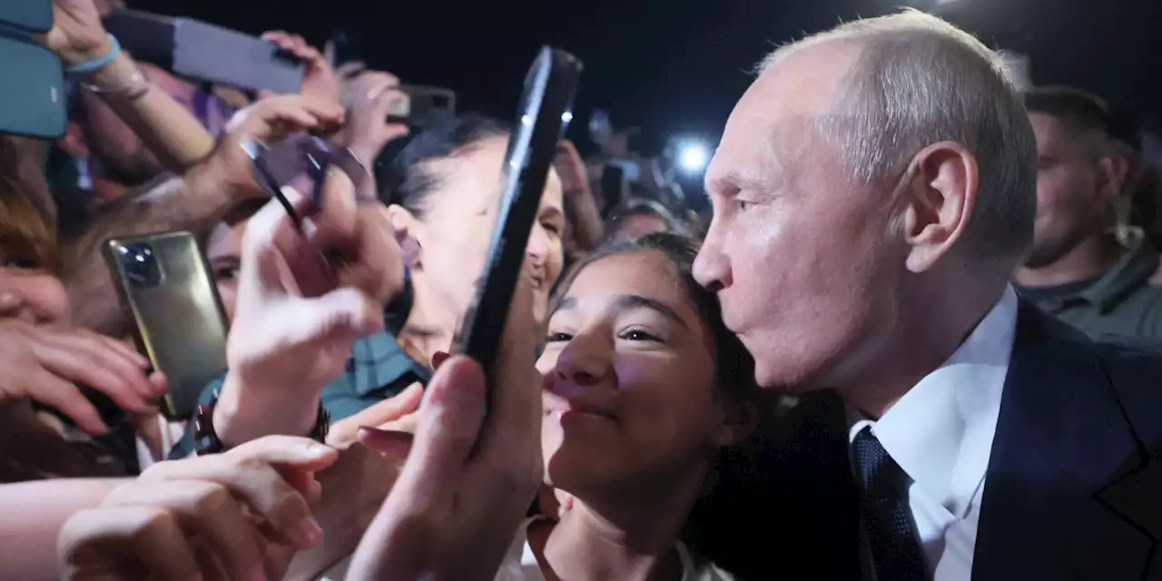 Rébellion de Wagner : Vladimir Poutine tente de rassurer en s'offrant un bain de foule