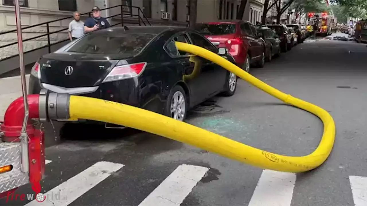 USA: Sie machen's wirklich → Löschleitung durch das geparkte Auto verlegt (New York)