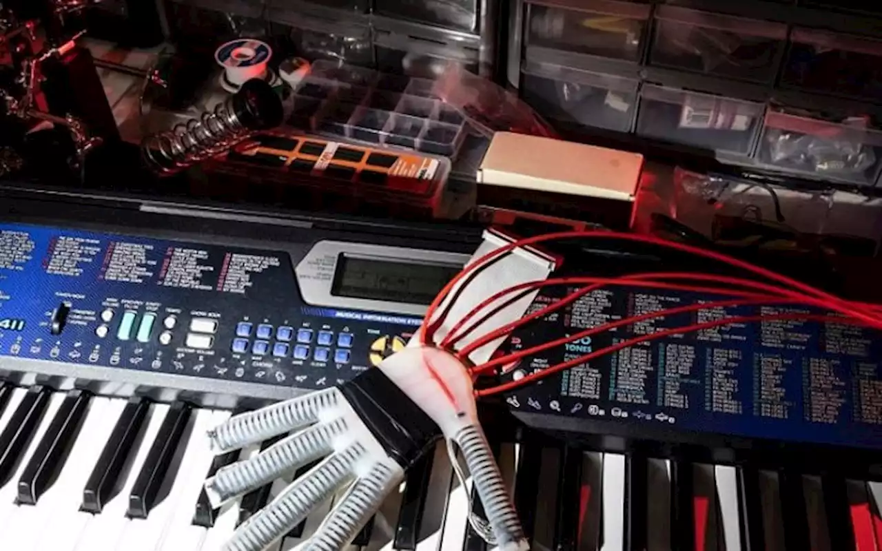 Robotic gloves help stroke sufferers play the piano again