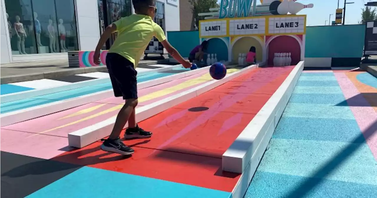 ‘Nostalgia Strikes’: Calgary artist creates free outdoor bowling alley - Calgary | Globalnews.ca