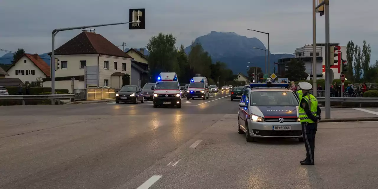 Autofahrer (19) rutscht nach Kollision von der Straße