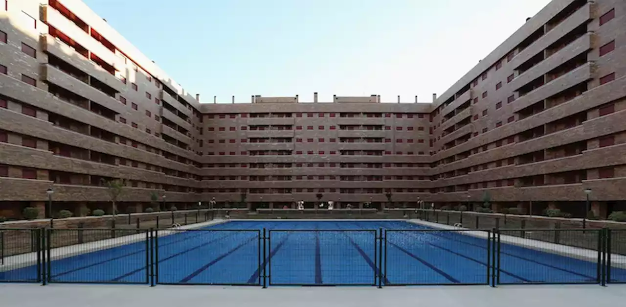 La piscina in sedia a rotelle - Il Post