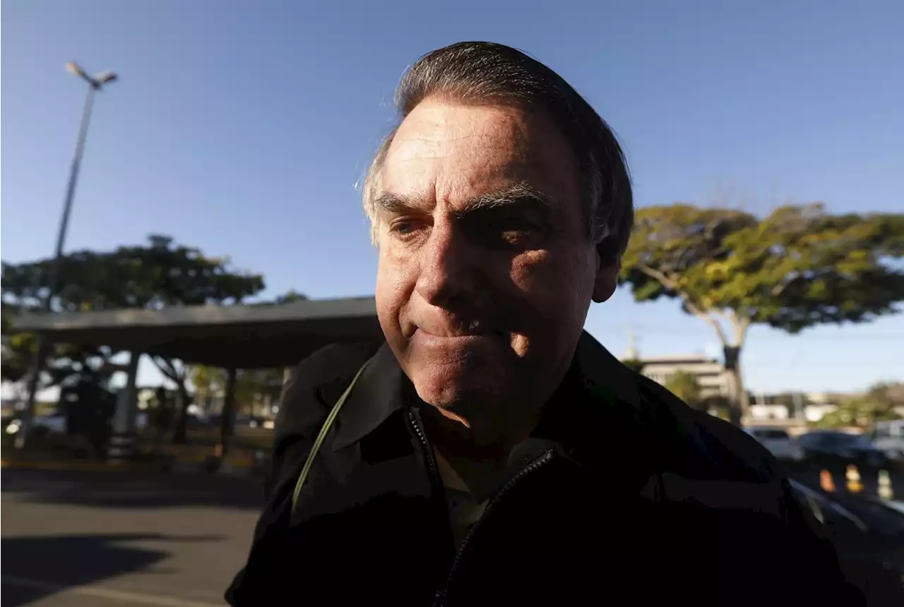 Após decisão do TSE, Bolsonaro diz que Michelle 'não está pronta' para ser candidata