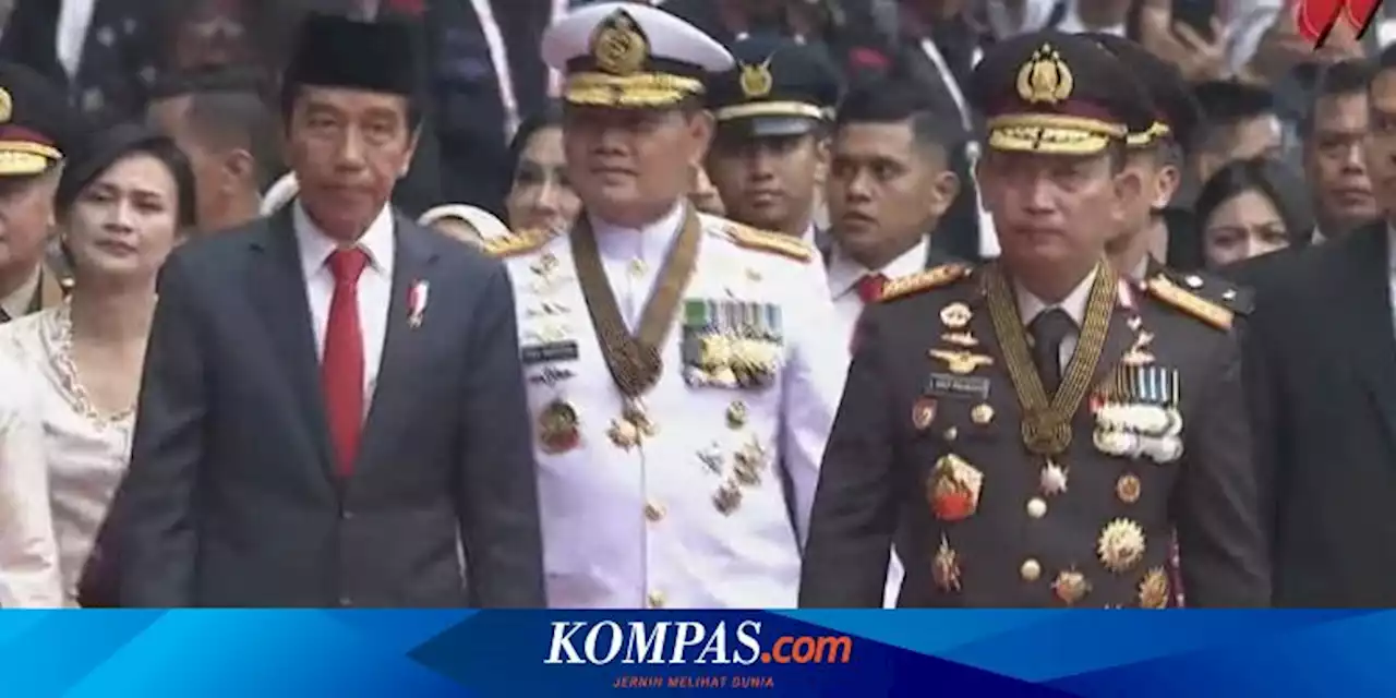 Jokowi Naik Mobil Golf Bareng Kapolri di HUT Ke-77 Bhayangkara