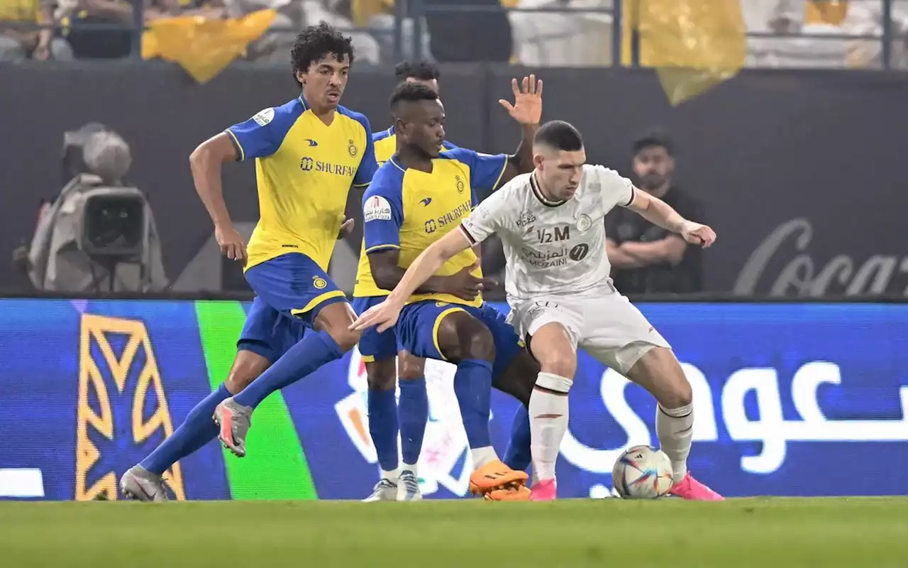 Vasco negocia com meia argentino, que joga no futebol da Arábia Saudita