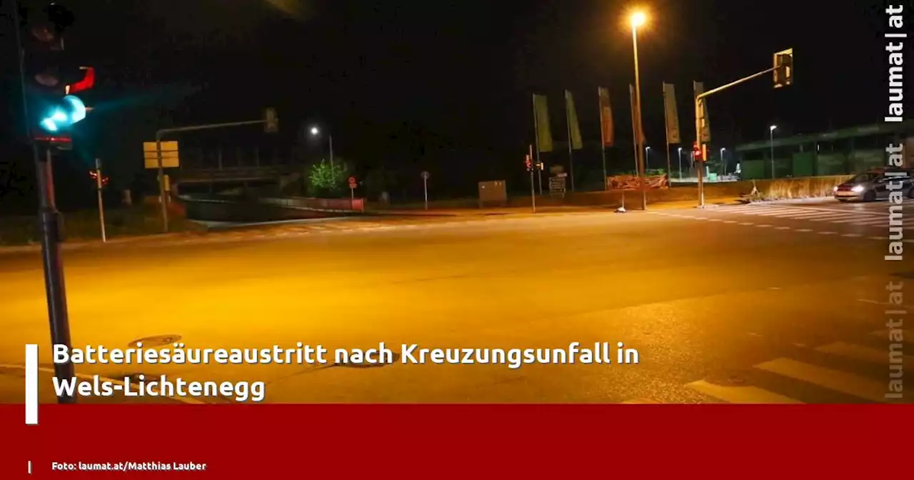 Batteriesäureaustritt nach Kreuzungsunfall in Wels-Lichtenegg | laumat|at