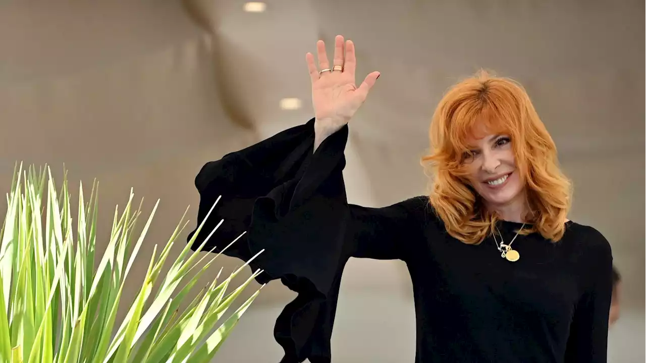 Mylène Farmer dit son « immense tristesse » après ses concerts annulés au Stade de France