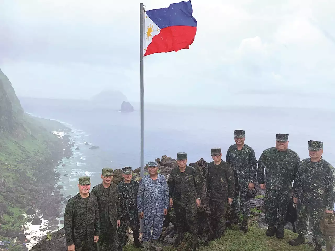 AFP: Centino visits Batanes, vows support for north troop