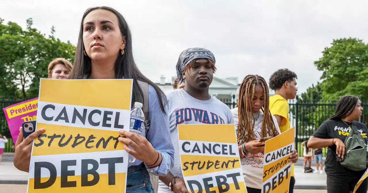 How does Supreme Court’s ruling blocking Biden’s student loan forgiveness plan affect borrowers?