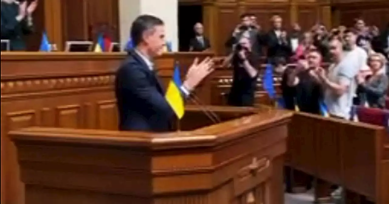 La standing ovation per Sanchez del parlamento ucraino di Kiev: primo giorno di presidenza Ue