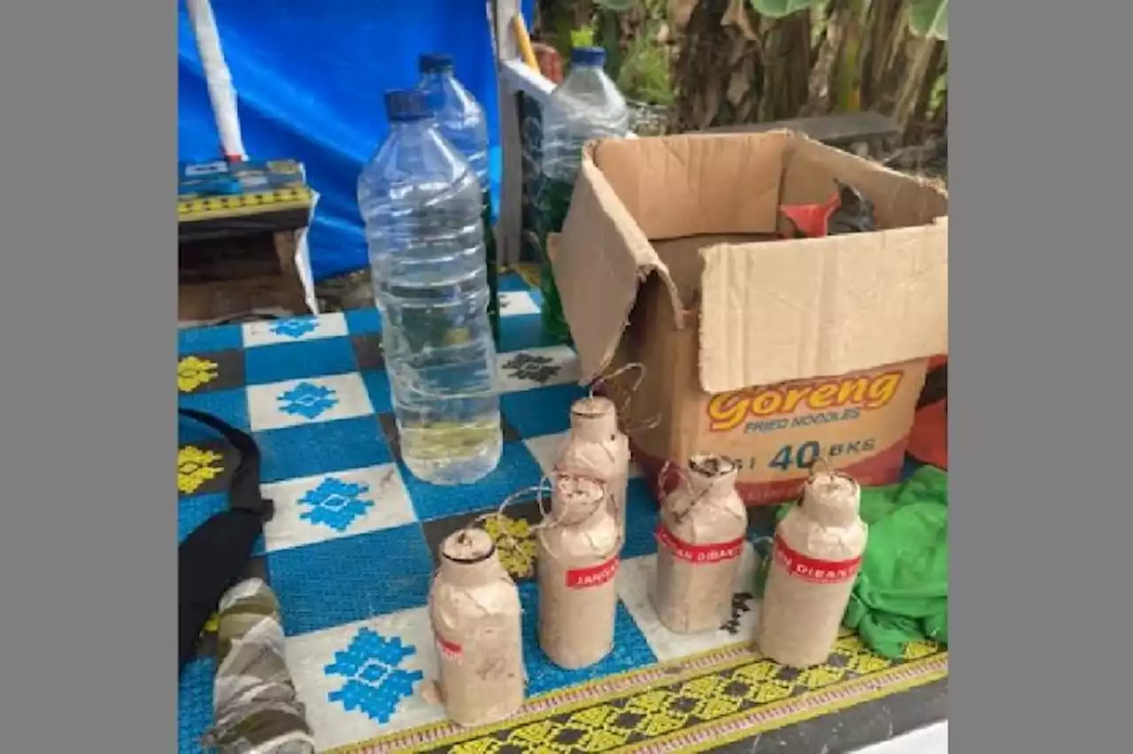 Pariaman Geger! 10 Botol Bom Rakitan Ditemukan di Simpang Apar