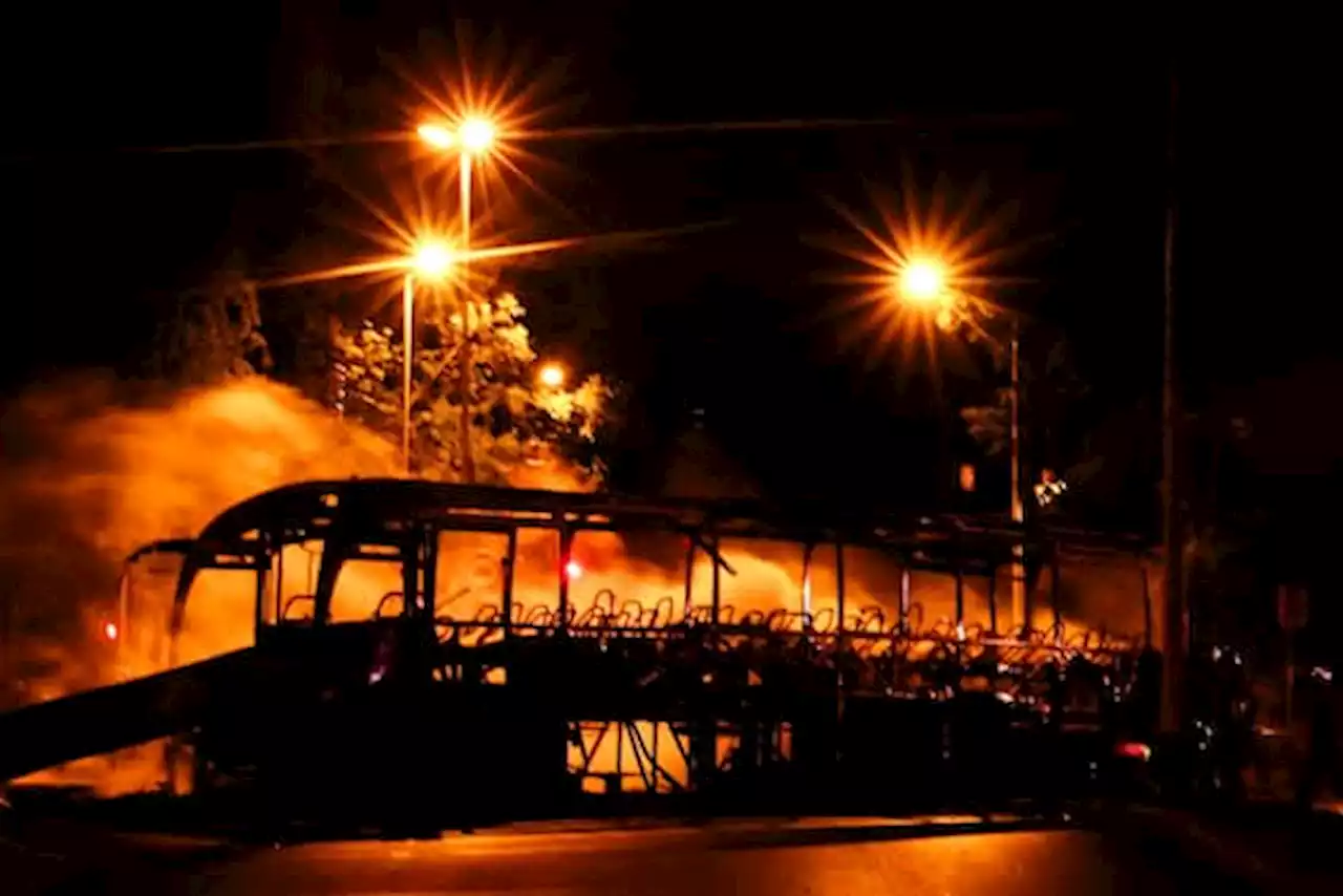 Nanterre, proprietario bus bruciati a Sky TG24: 'Capisco la rabbia'