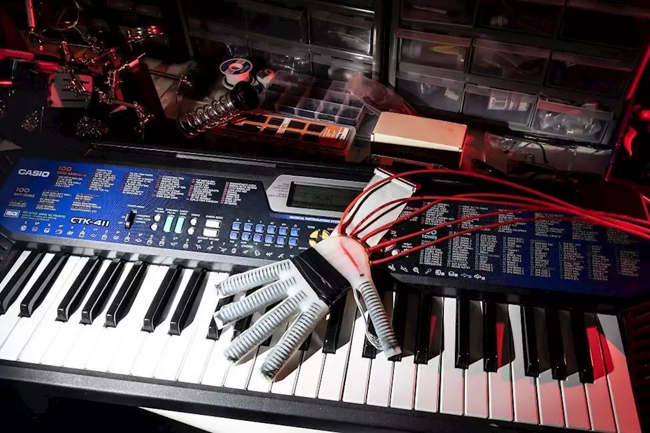 These robotic gloves help get people back into playing the piano after a stroke