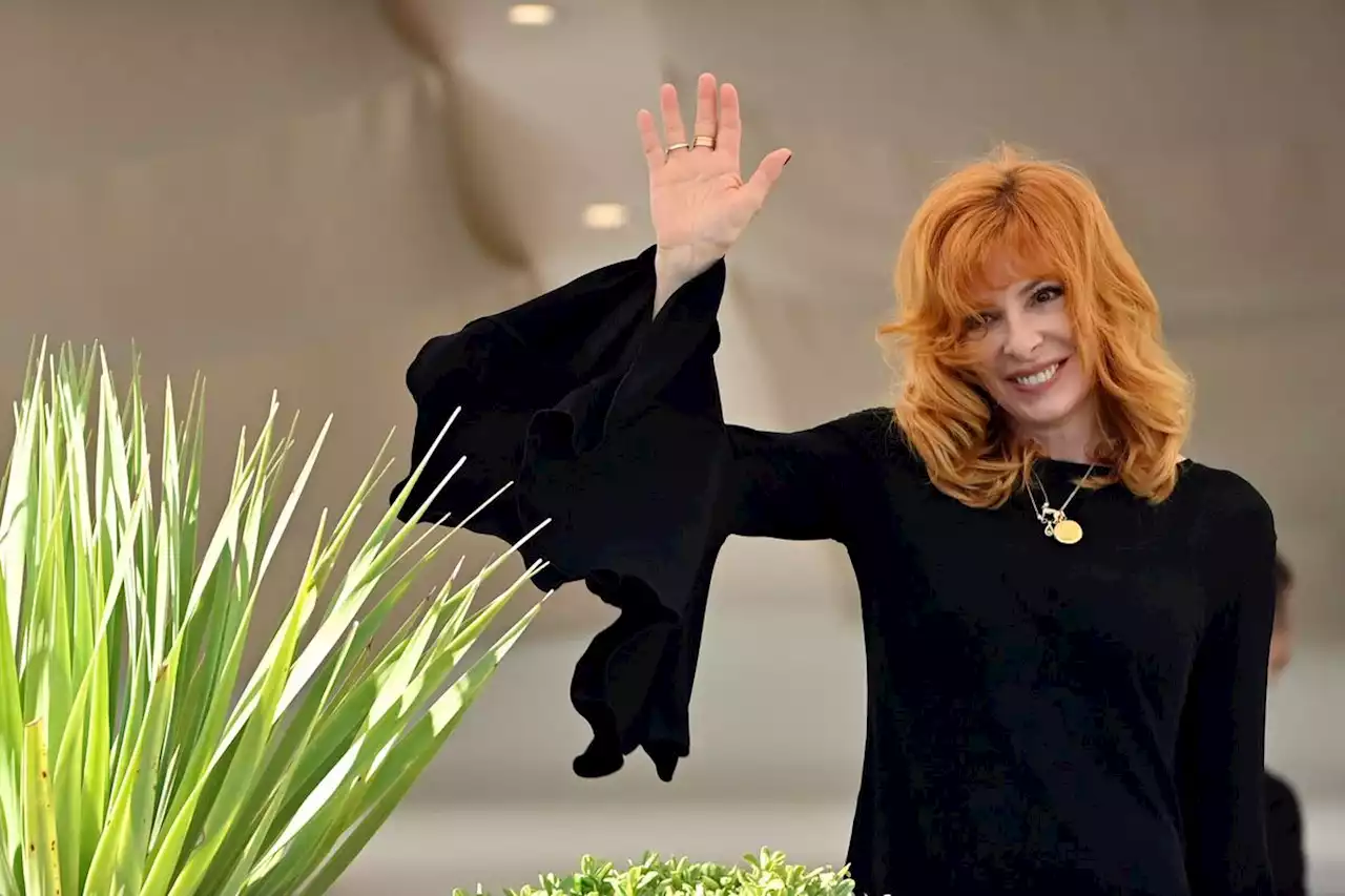 Émeutes en France : l’« immense tristesse » de Mylène Farmer, qui cherche de nouvelles dates à Paris