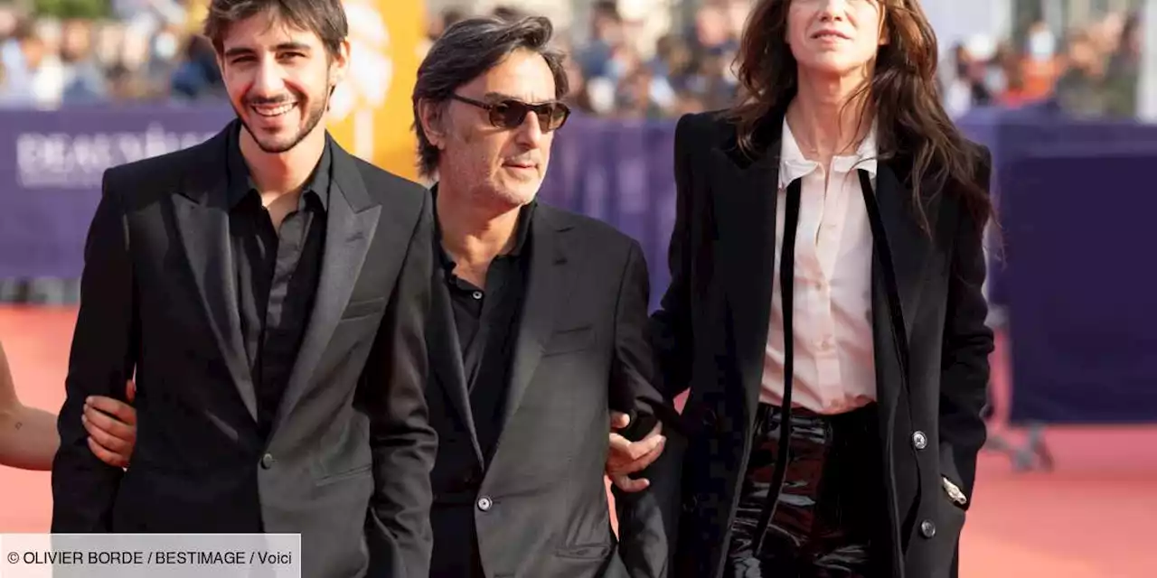 Charlotte Gainsbourg et Yvan Attal ravis : leur fils Ben Attal se marie, des photos de la cérémonie dévoilées - Voici