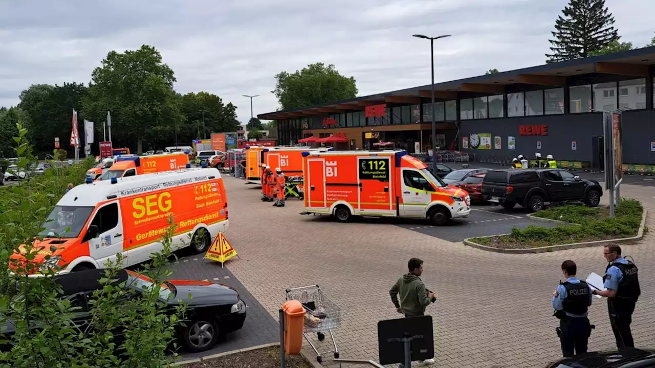 Substanz strömt in Bielefelder Supermarkt aus - 22 Verletzte