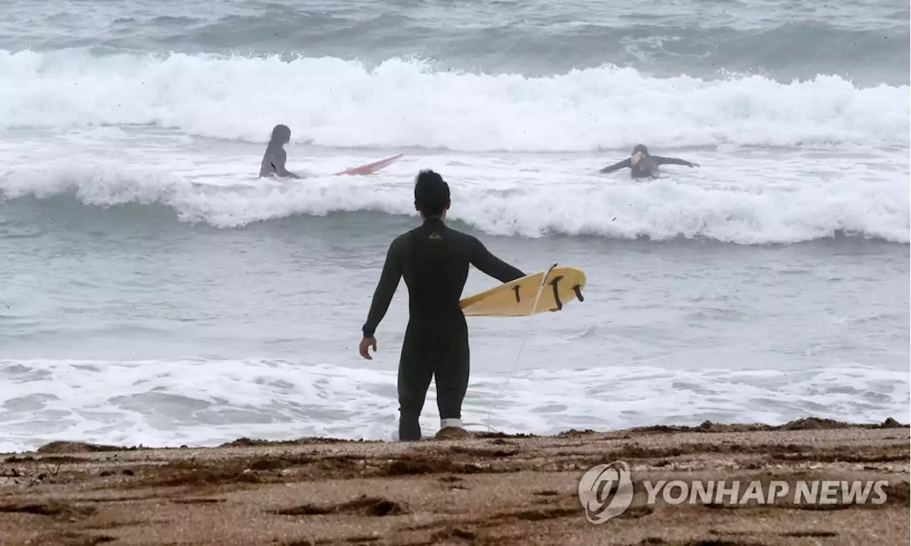 '올해 첫 폭염경보'…해수욕장·실내시설·물놀이장에 피서 인파 | 연합뉴스