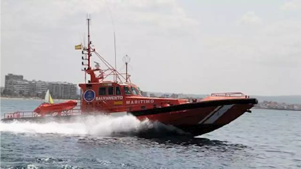 Rescatistas españoles buscan un barco que salió de Senegal con unas 200 personas a bordo