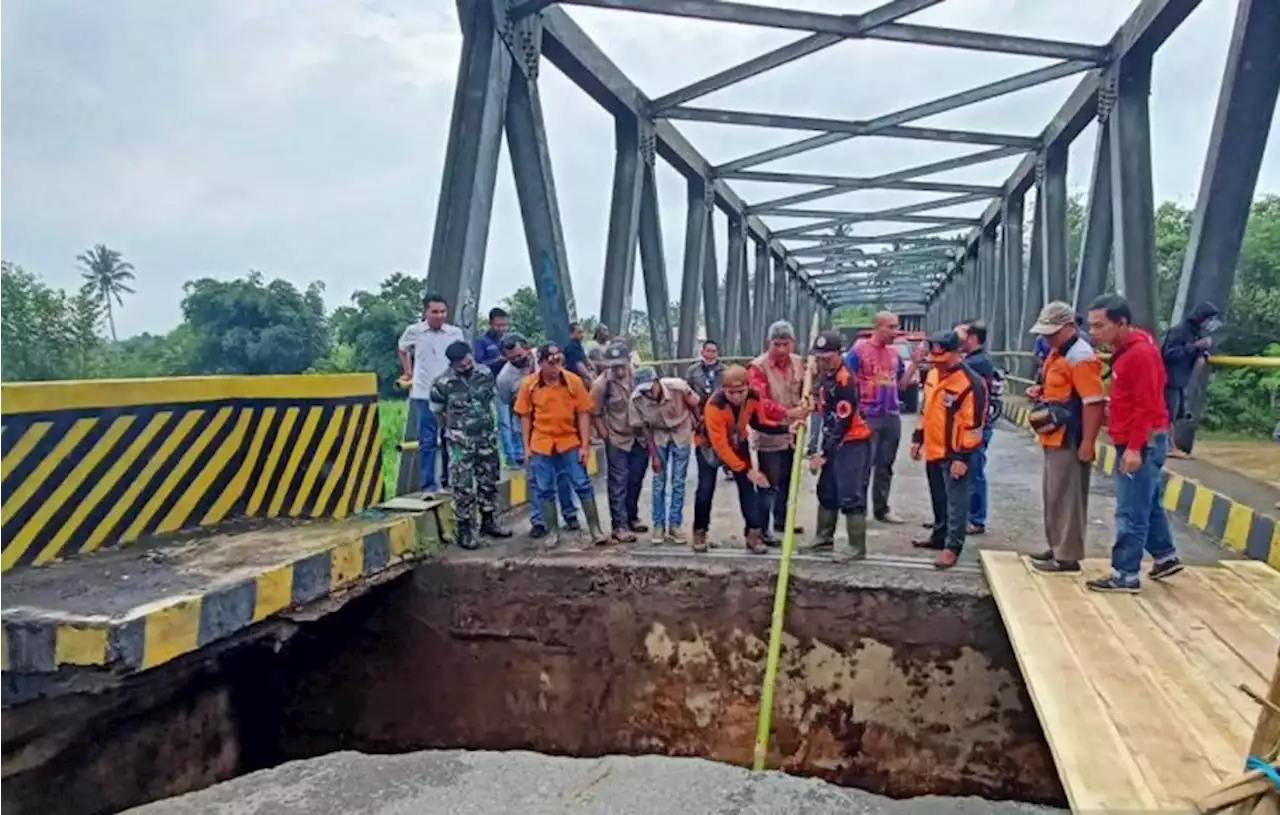 Jembatan Terpanjang di Pulau Seram Putus Disapu Banjir