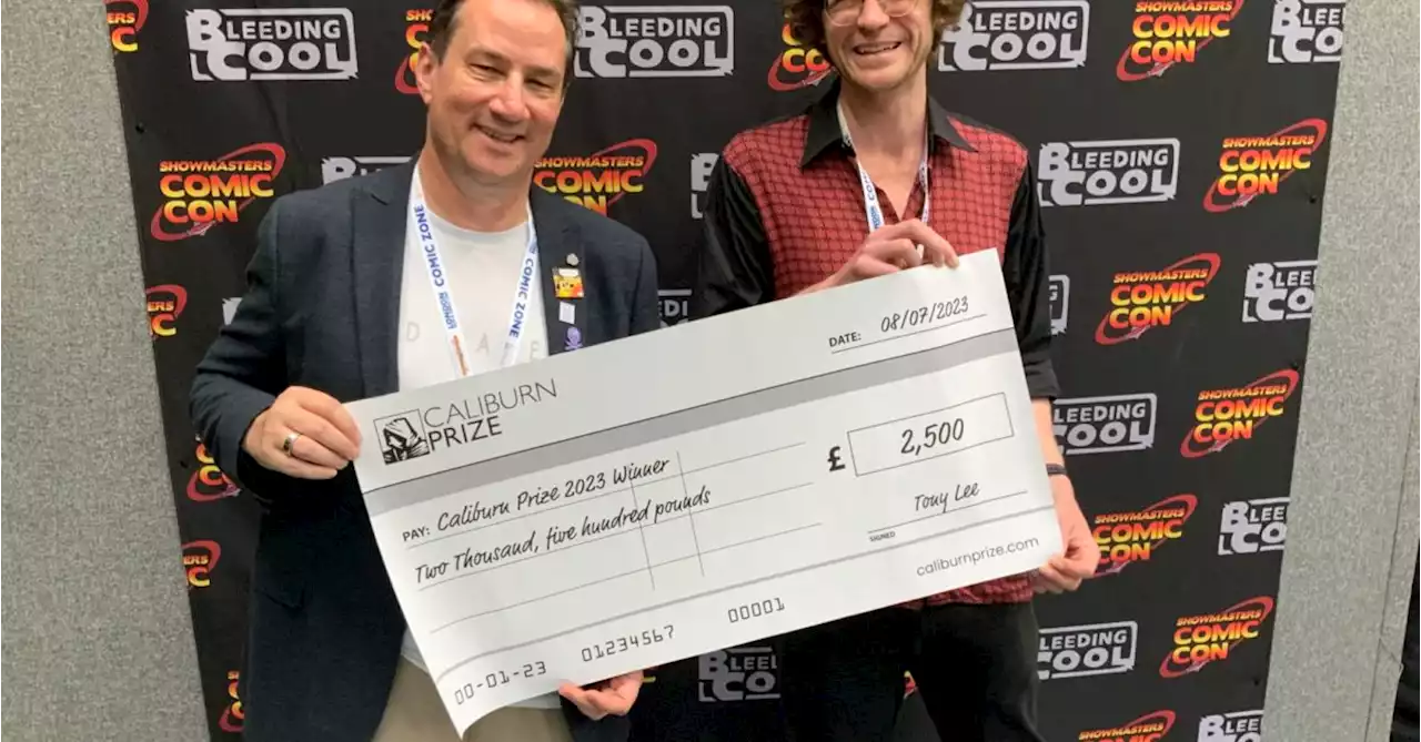 Michael Lomon Presented with Caliburn Prize at London Film & Comic Con