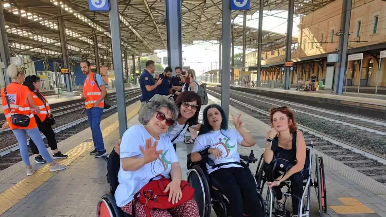 Code infinite e carenza di posti per disabili: l'odissea in treno di sei atlete paralimpiche