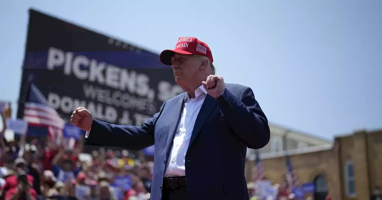 Trump camp says Christie needs 'professional help' after questioning South Carolina crowd size