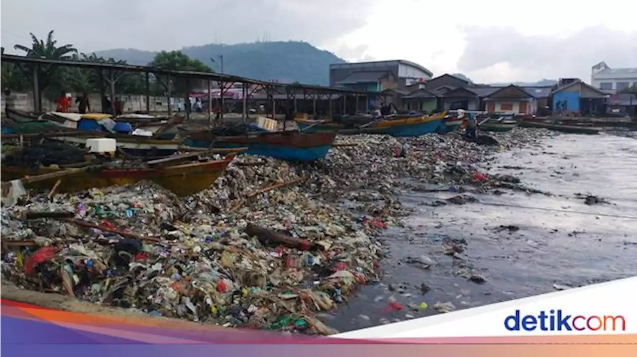 Menanti Sentuhan Pandawara di Pantai Sukaraja yang Penuh Sampah!