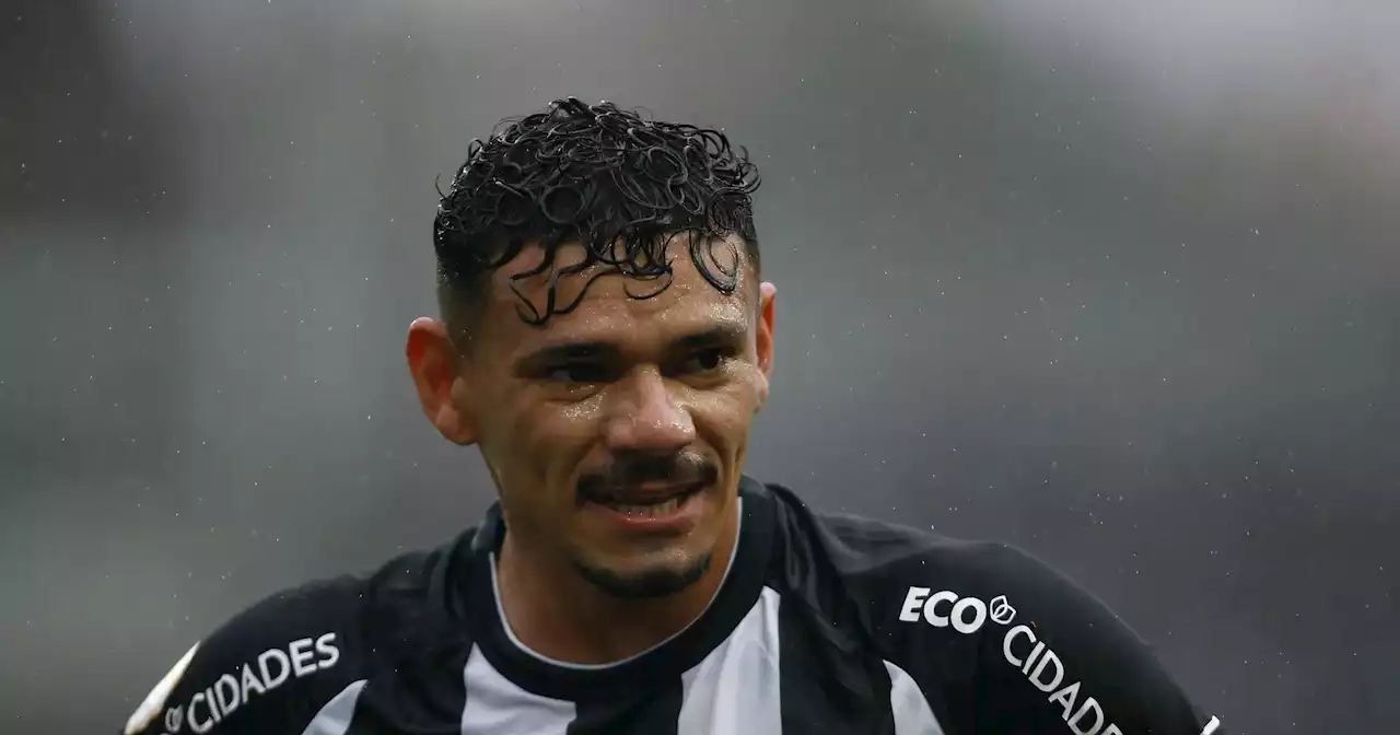 Enquanto Bruno Lage não chega, Botafogo venceu a equipa que o persegue mais de perto