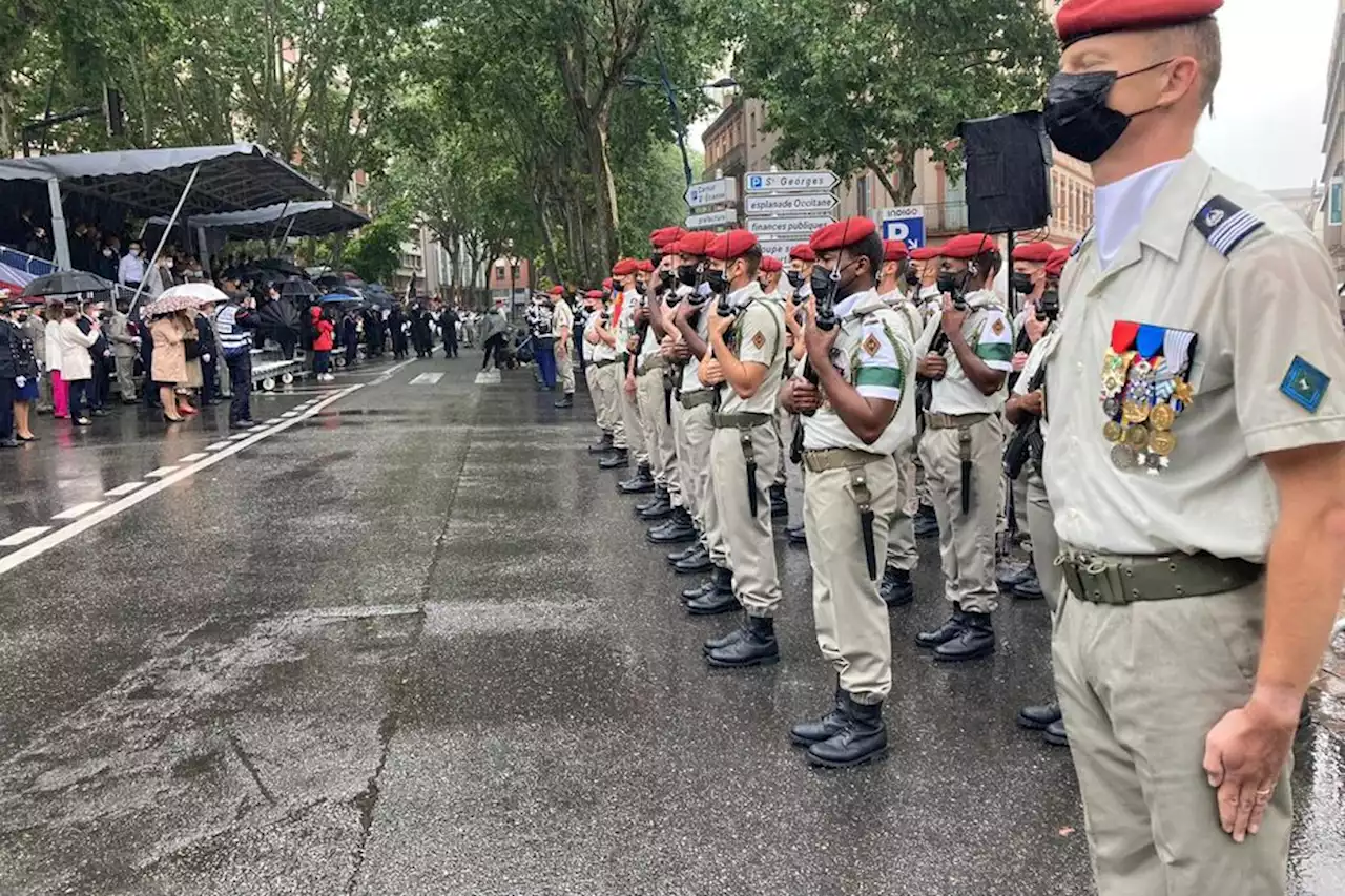 Défilé du 14 juillet à Toulouse : troupes au sol, Alphajet et hélicoptères dans le ciel