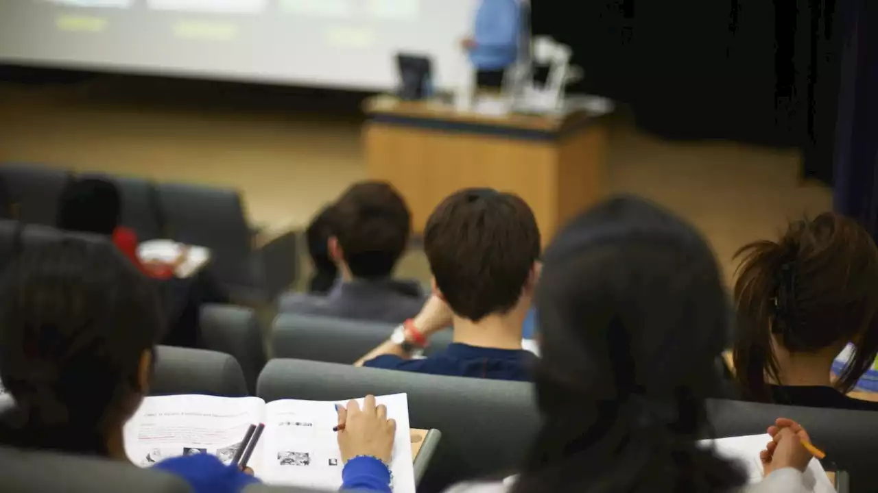 Tornano d’attualità le scuole di politica: una cassetta degli attrezzi per democrazia, sicurezza e sviluppo