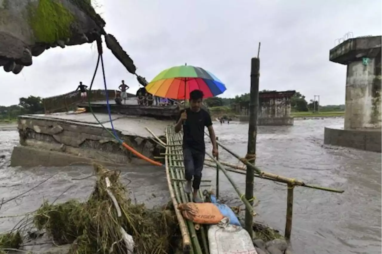 At least 15 dead in India monsoon floods: local media