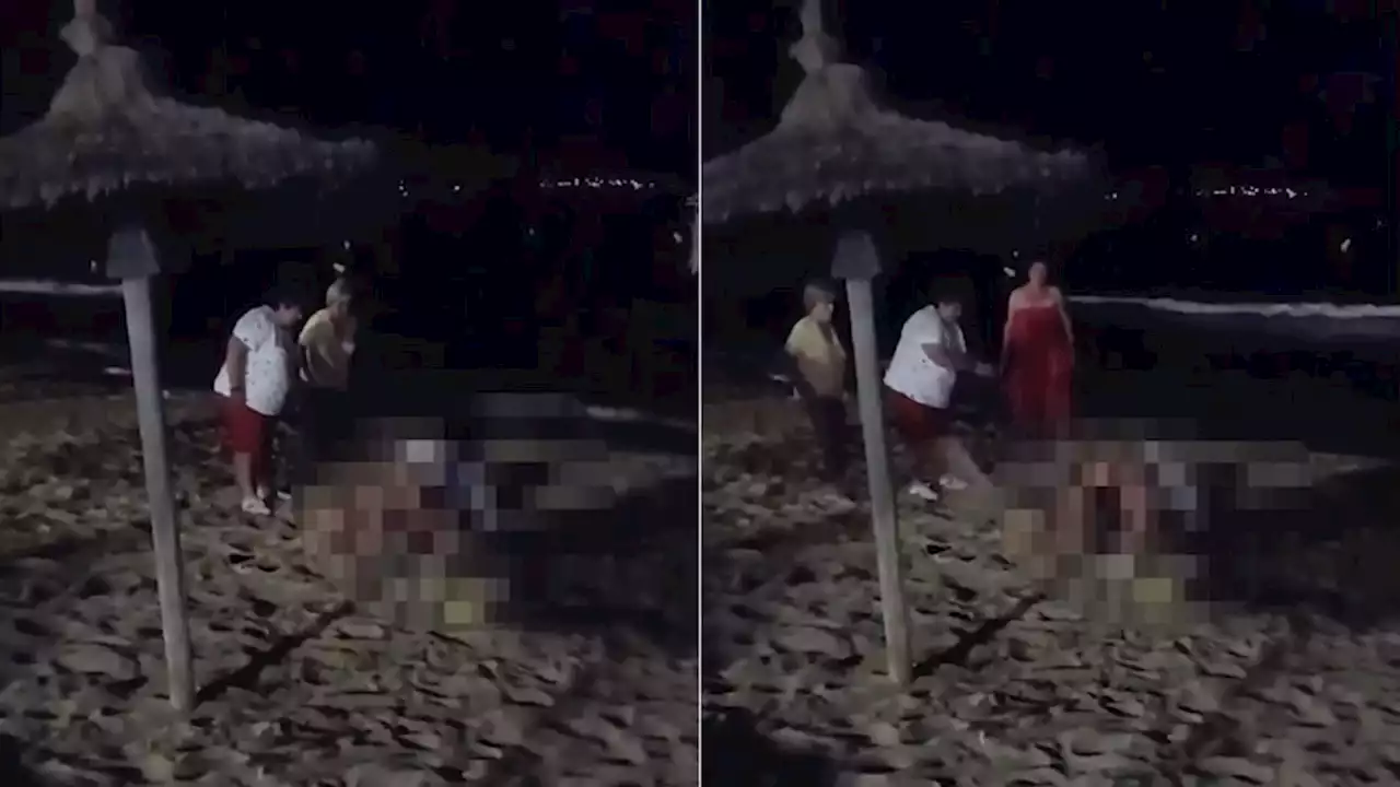 Mulheres jogam areia para fazer casal de mulheres interromper sexo em praia na Espanha; vídeo