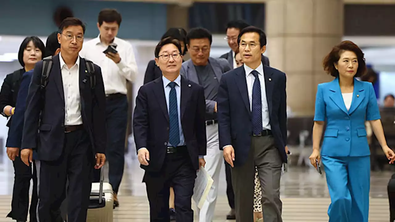 ‘오염수 저지’ 야당 의원단 출국…“일본 현지서 반대 여론 알릴 것”