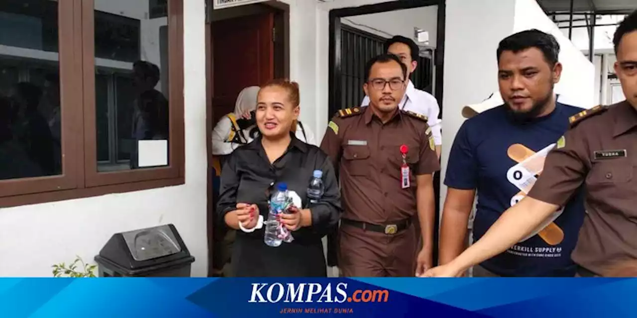 Menangis Diperiksa Kejari Palembang, Lina Mukherjee Ajukan Penangguhan Tahanan