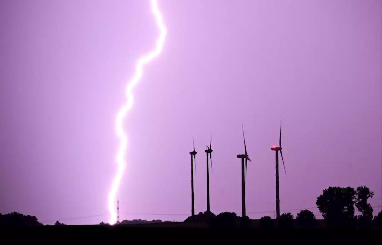 Unwetter-Warnung: Gewitter ziehen über Bayern – bringen aber kaum Abkühlung